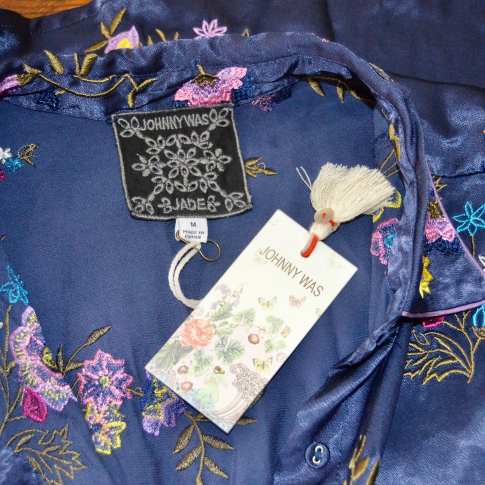 NWT Johnny Was Misty Rayon Button Down Shirt Size M - Picture 3 of 7